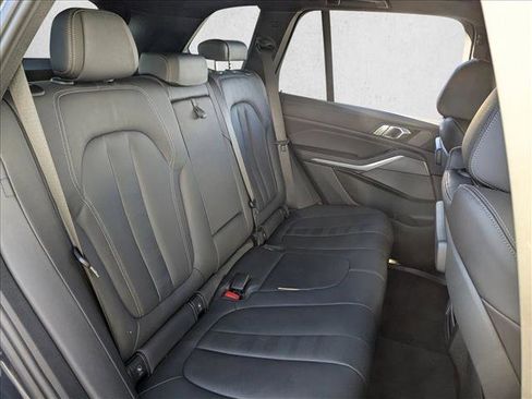 Used 2021 BMW X5 xDrive40i w/ Premium Package image 21