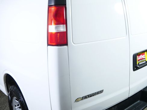 Used 2021 Chevrolet Express 2500 w/ Safety Package RWD image 17