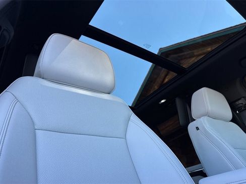 New 2026 Chevrolet Suburban Premier image 19