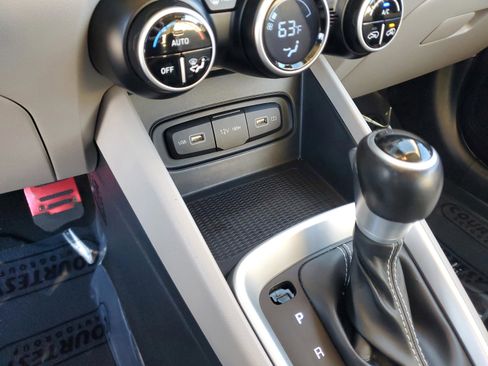 Used 2022 Hyundai Venue SEL w/ Cargo Package image 17