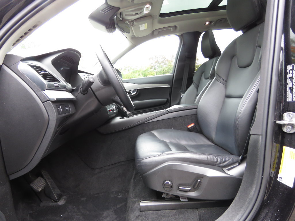Used 2022 Volvo XC90 T5 Momentum AWD/4WD image 10
