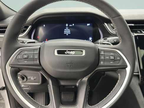 Used 2023 Jeep Grand Cherokee L Laredo AWD/4WD image 16