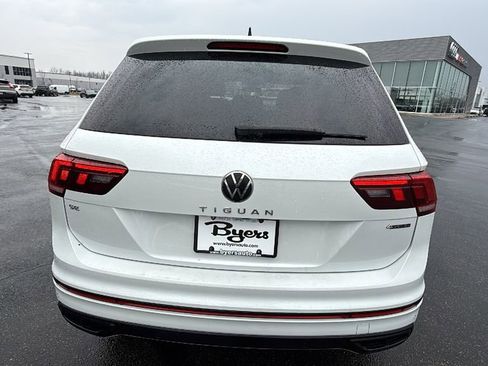 Used 2023 Volkswagen Tiguan SE R-Line image 31