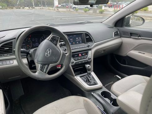 Used 2017 Hyundai Elantra SE image 10