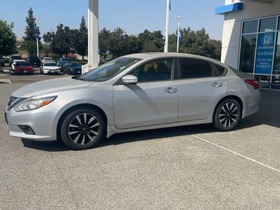 Used 2017 Nissan Altima 2.5 SV w/ Convenience Package