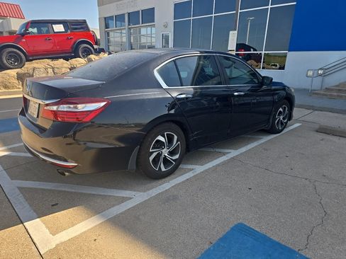 Used 2017 Honda Accord LX image 5