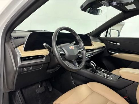 Used 2024 Cadillac XT4 Luxury w/ Cold Weather Package AWD/4WD image 9