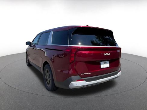 Used 2026 Kia Carnival FWD image 9