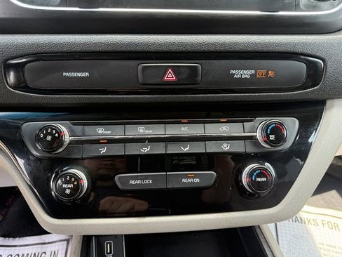 Used 2019 Kia Sedona EX FWD image 18