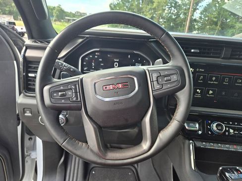 Used 2024 GMC Sierra 1500 AT4 w/ Technology Package AWD/4WD image 9