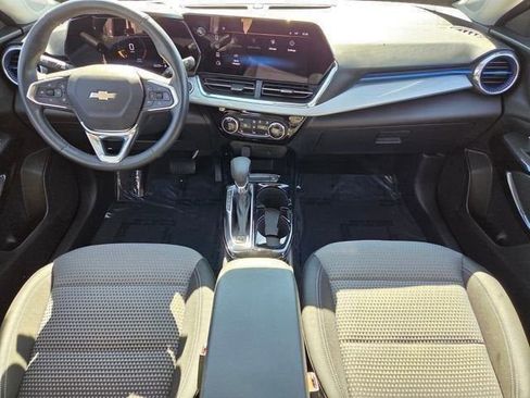 Used 2025 Chevrolet Trax LT w/ Driver Confidence Package FWD image 17