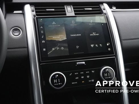Used 2025 Land Rover Discovery S image 15