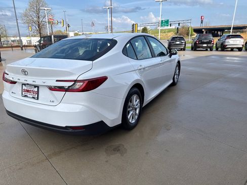 Used 2026 Toyota Camry LE image 4
