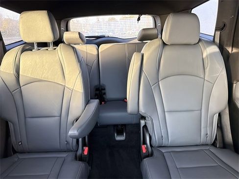 Used 2023 Buick Enclave Premium w/ Experience Buick Package image 33