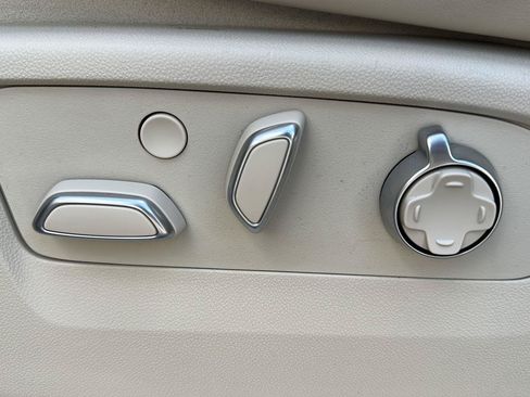 Used 2025 Cadillac Escalade ESV Sport Platinum AWD/4WD image 21