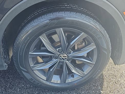 Certified 2022 Volkswagen Tiguan SE image 31