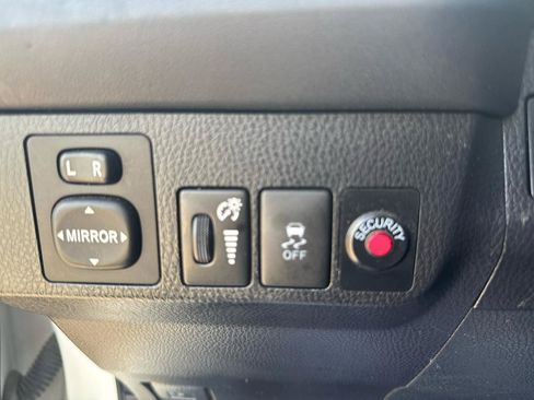 Used 2015 Toyota RAV4 LE FWD image 11