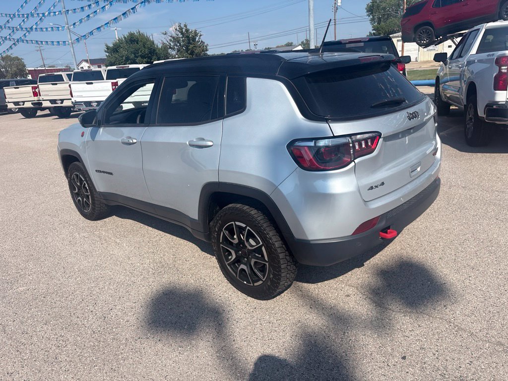 Used 2025 Jeep Compass Trailhawk AWD/4WD image 7