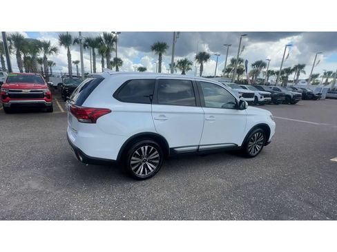 Used 2019 Mitsubishi Outlander SE FWD image 2