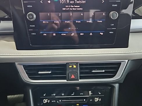 New 2026 Volkswagen Taos SE image 29