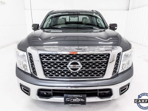 Used 2017 Nissan Titan SV image 8