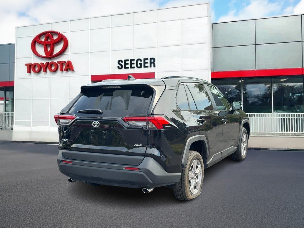Used 2025 Toyota RAV4 XLE FWD image 3
