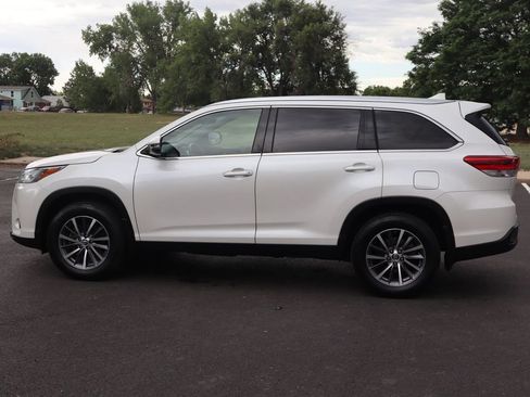 Used 2019 Toyota Highlander XLE AWD/4WD image 10