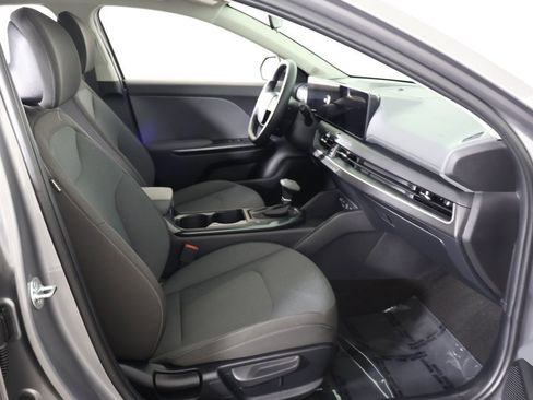 Used 2025 Kia K4 LXS image 29