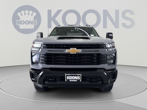 Used 2025 Chevrolet Silverado 2500 Custom w/ Custom Value Package AWD/4WD image 4
