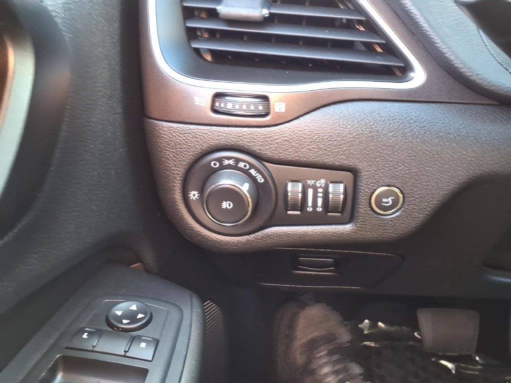 Used 2021 Jeep Cherokee Trailhawk w/ Sun, Sound & Nav Group AWD/4WD image 18