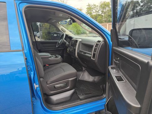 Used 2019 RAM 1500 Express w/ Hydro Blue Sport Package AWD/4WD image 27