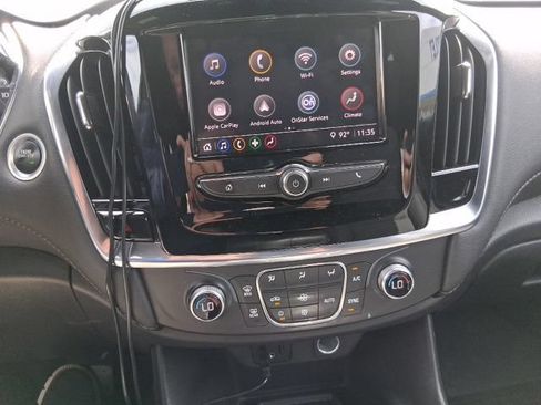 Used 2022 Chevrolet Traverse LT FWD image 7