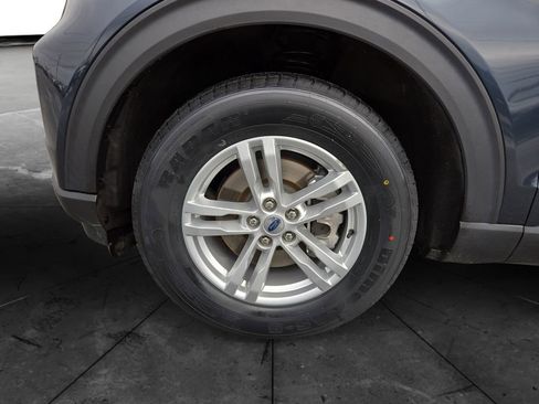 Used 2023 Ford Explorer XLT image 14