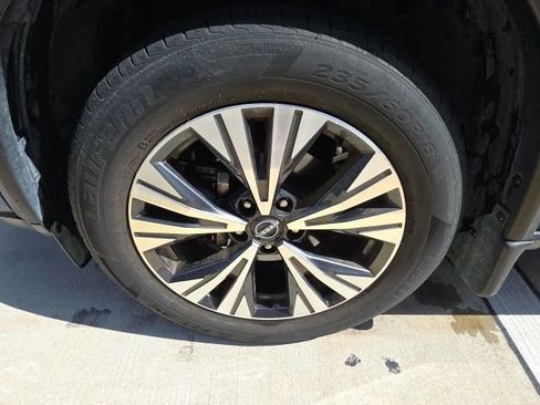 Used 2023 Nissan Rogue SV image 11