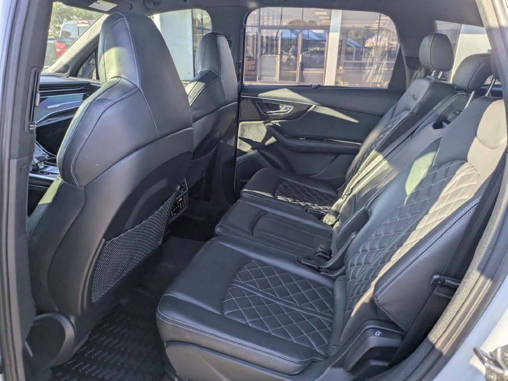 Used 2023 Audi SQ7 Prestige AWD/4WD image 29