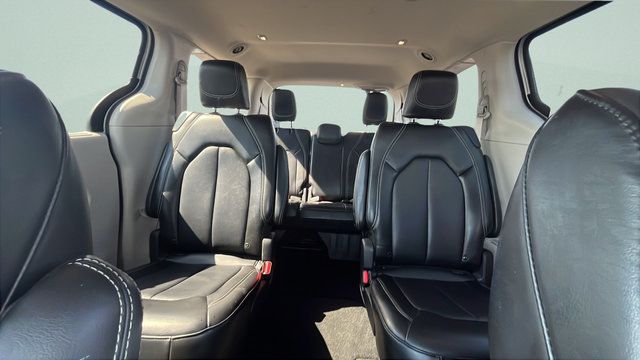 Used 2024 Chrysler Pacifica Touring-L FWD image 20