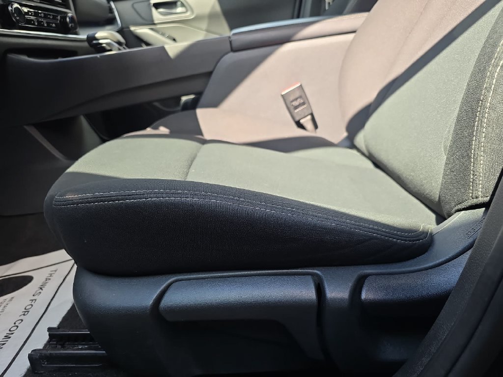 Used 2024 Nissan Rogue S AWD/4WD image 29