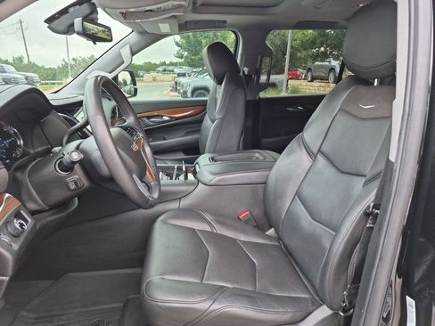 Used 2020 Cadillac Escalade Premium Luxury RWD image 22