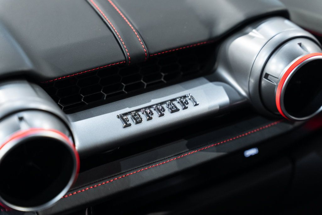 Used 2020 Ferrari 812 Superfast RWD image 33