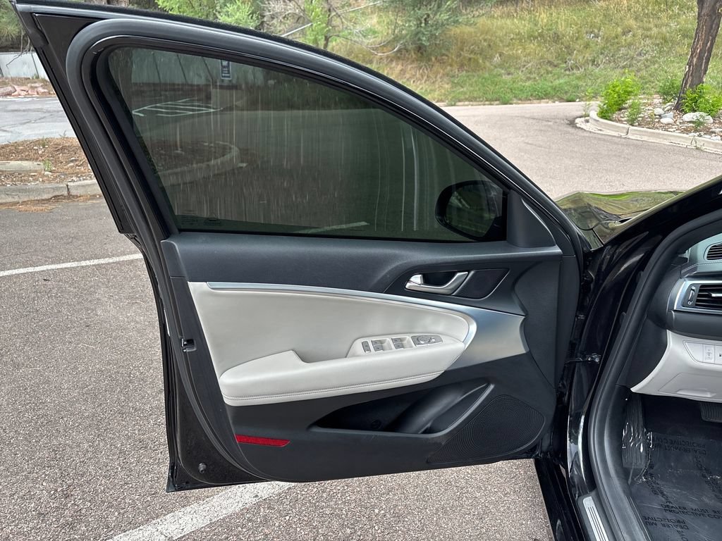 Used 2023 Genesis G70 2.0T AWD/4WD image 9