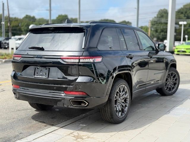 Used 2023 Jeep Grand Cherokee Summit AWD/4WD image 7