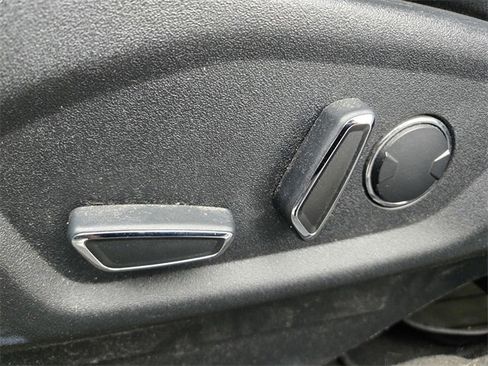 Used 2018 Ford Explorer XLT w/ Equipment Group 202A image 27