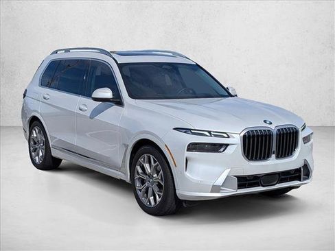 Used 2025 BMW X7 xDrive40i w/ Dynamic Handling Package image 3