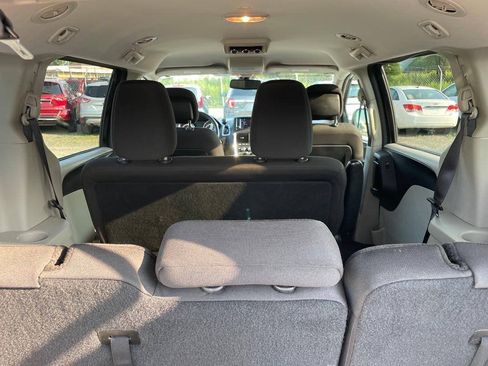 Used 2019 Dodge Grand Caravan SE FWD image 28