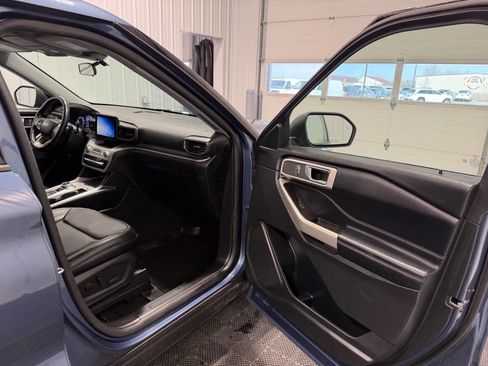 Used 2020 Ford Explorer XLT w/ Equipment Group 202A AWD/4WD image 11