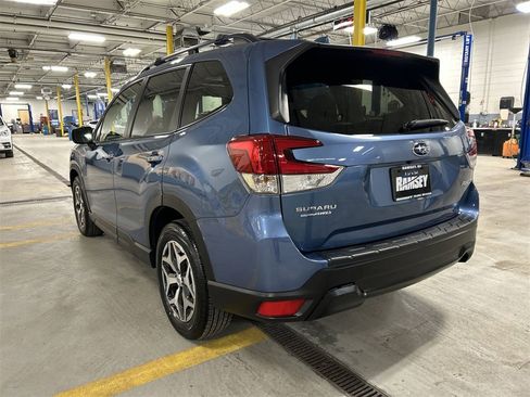 Used 2019 Subaru Forester Premium w/ All-Weather Package image 6