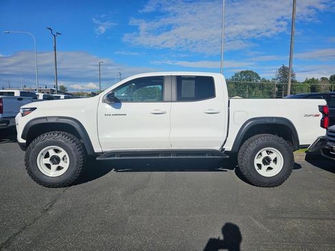 Used 2025 Chevrolet Colorado ZR2 w/ Technology Package AWD/4WD image 6