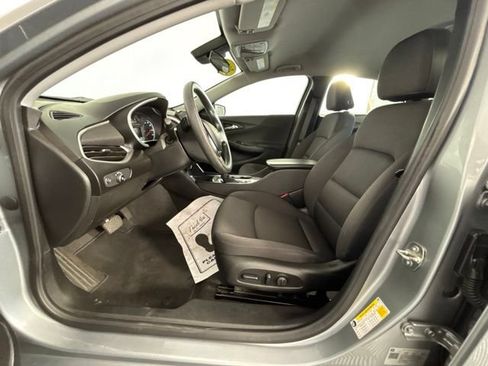 Used 2024 Chevrolet Malibu LT FWD image 2