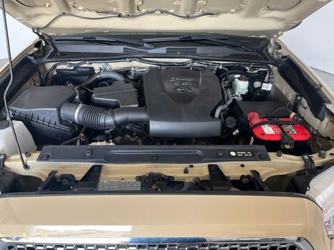 Used 2017 Toyota Tacoma TRD Off-Road w/ Tow Package RWD image 9