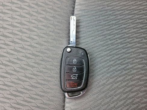 Used 2018 Hyundai Santa Fe Sport AWD/4WD image 32